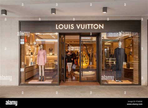 louis vuitton locations near me